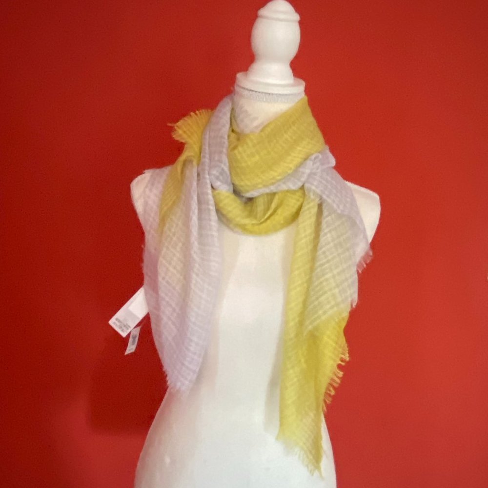 GAP Yellow/Gray Scarf
